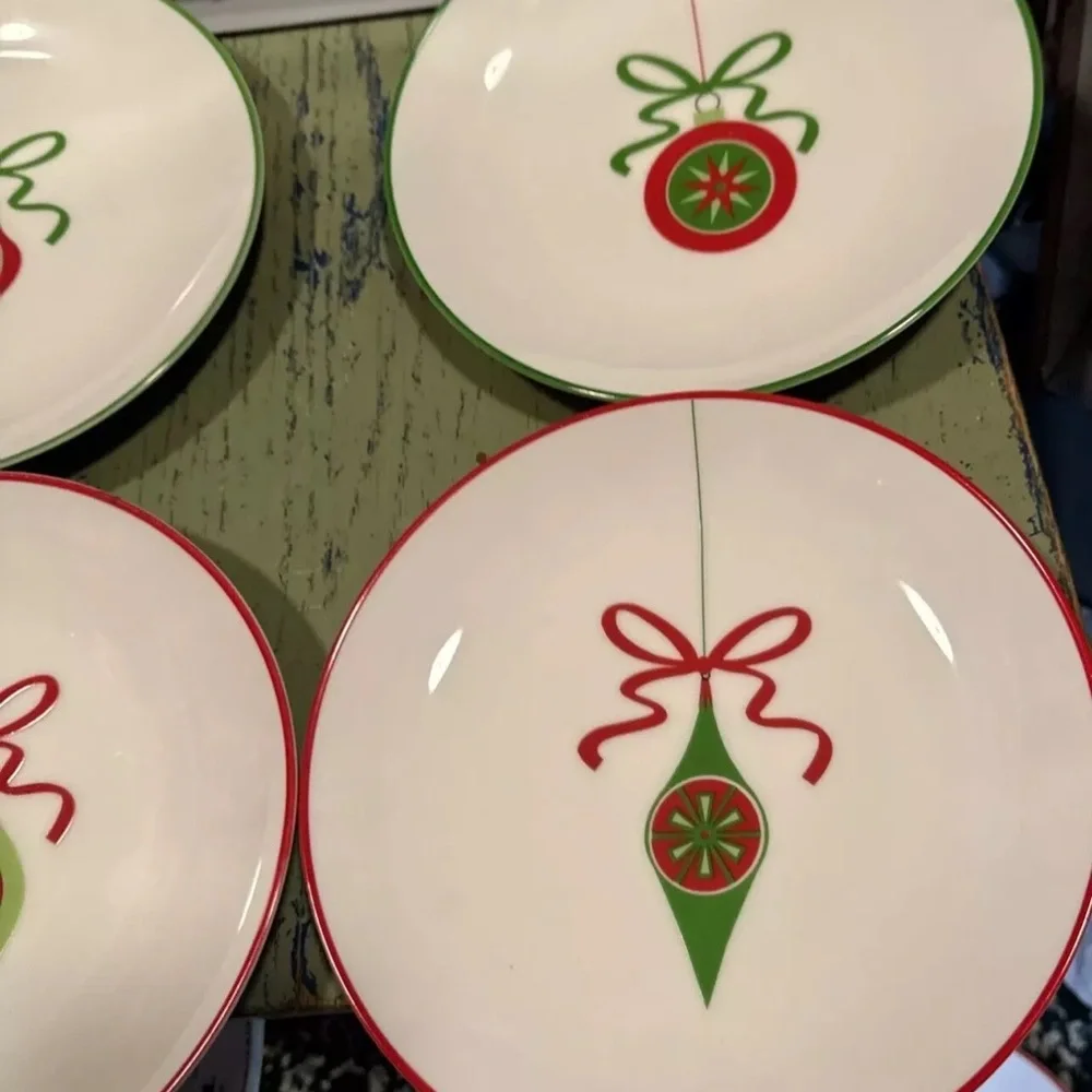 Crate & Barrel Christmas Ornament Set 4 Luncheon Dessert Salad Plates 8” each